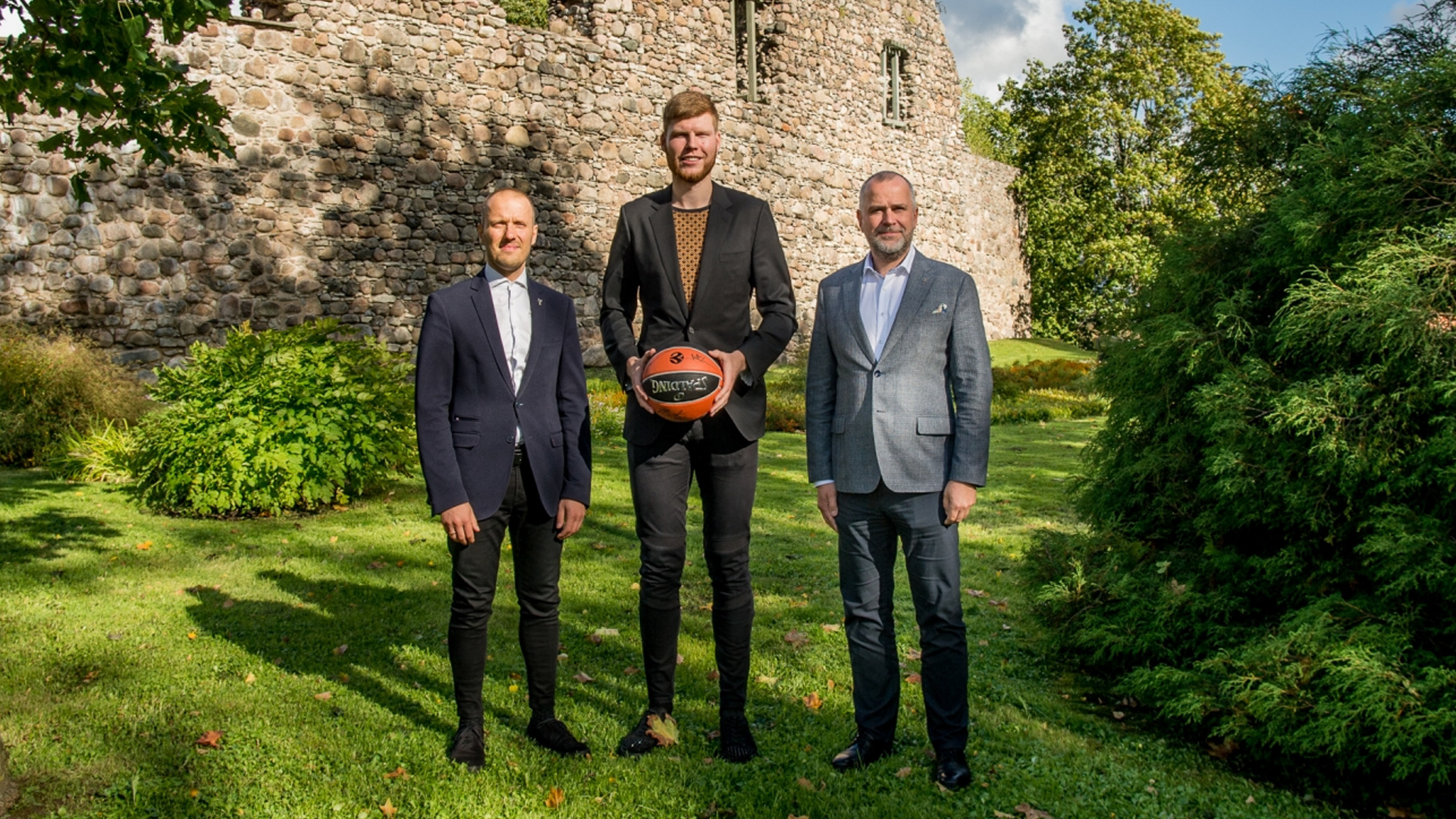 Valmierā dibina Bertānu basketbola skolu