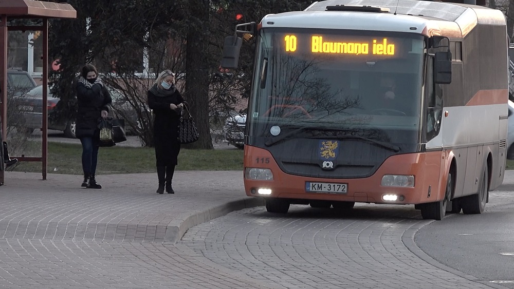Daugavpilī trūkst pilsētas satiksmes autobusu šoferu