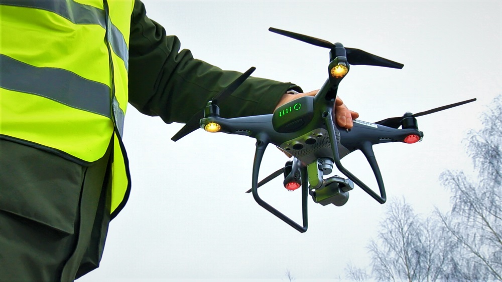Vairākiem tūkstošiem dronu lietotāju jauni stingrāki noteikumi; zina tikai daži