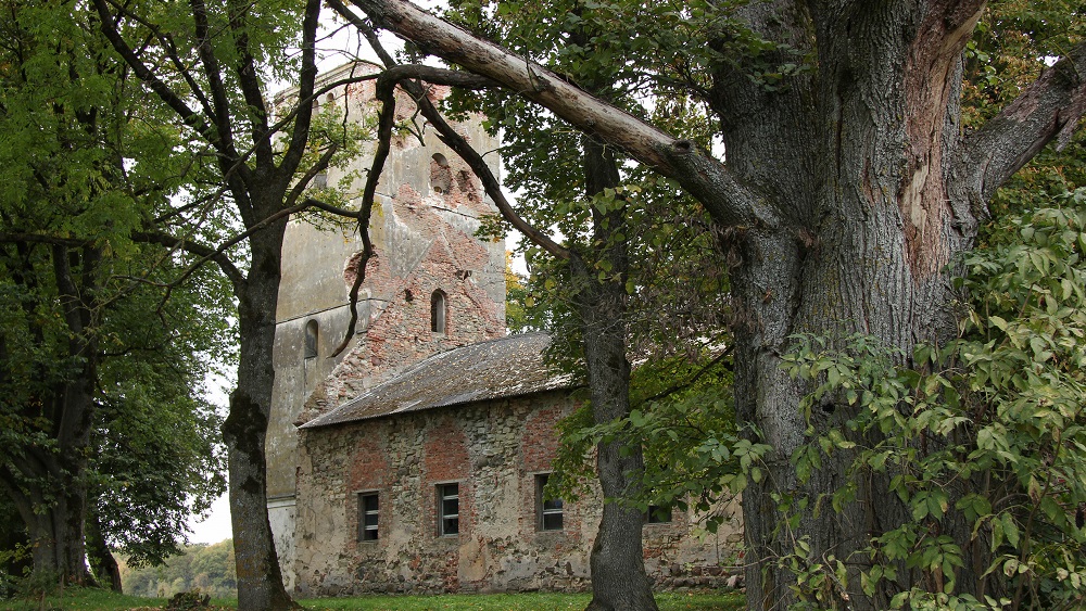 Atjaunots Mežotnes baznīcas tornis