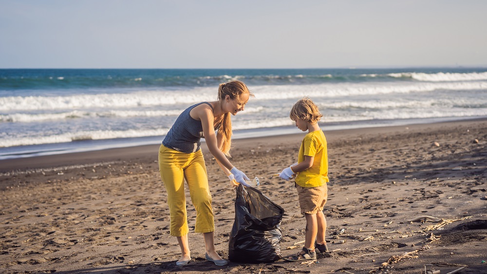 Pandēmijas ietekmē pludmalēs pieaug atkritumu apjoms