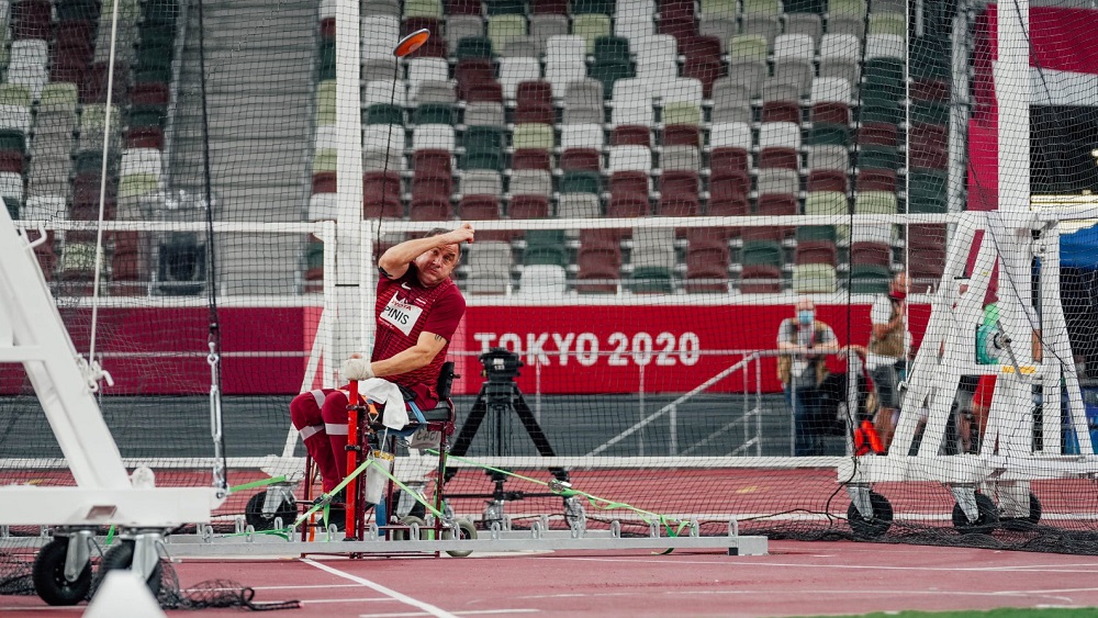 Latvijas sportisti jau ieguvuši trīs medaļas; paraolimpieši vēl cer uz medaļām