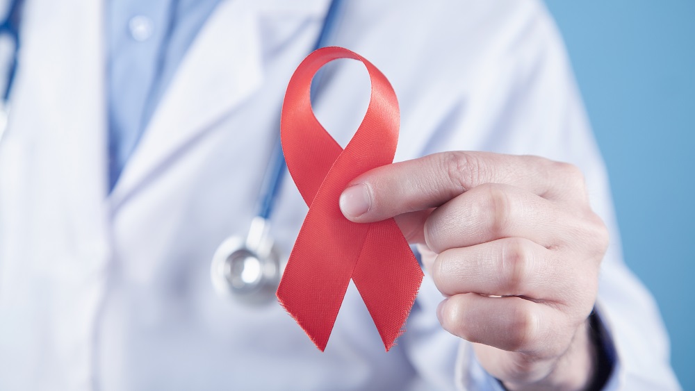 Latvijā HIV ik gadu tiek konstatēts ap 300 cilvēku; no vīrusa mirst ap 140 cilvēku