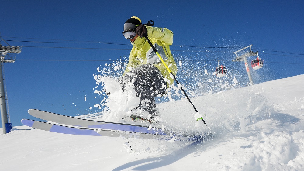 Daļa slēpošanas kalnu slēdz sezonu, bet Vidzemē un Latgalē vēl aktīvi slēpo