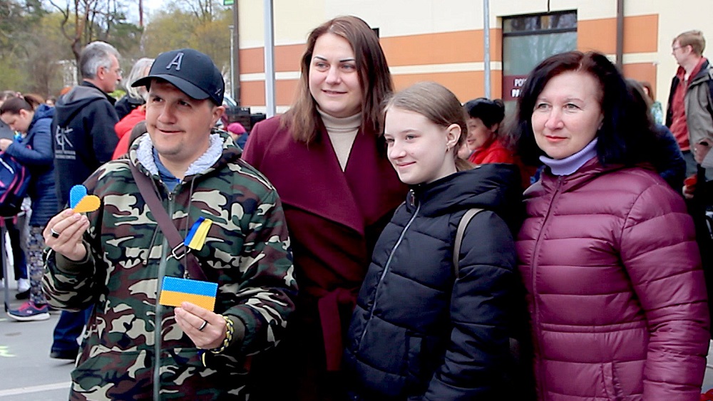 Ukraiņu ģimenes gūst ienākumus pavasara tirgū