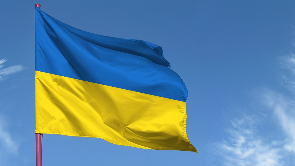 Zibakcijas “Ieelpo brīvību” ietvaros atskan Latvijas un Ukrainas himnas