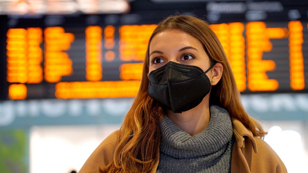 Aicina atjaunot prasību sabiedriskās vietās likt maskas