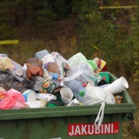 Krievijas pierobežā smirdoņa, netīrība un atkritumu kaudzes