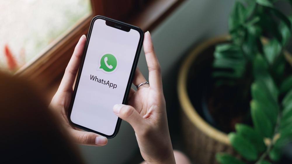 Daudzviet pasaulē traucēta "WhatsApp" darbība