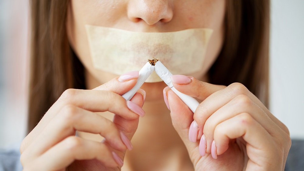 Vāc parakstus par aizliegumu jauniešiem iegādāties tabaku