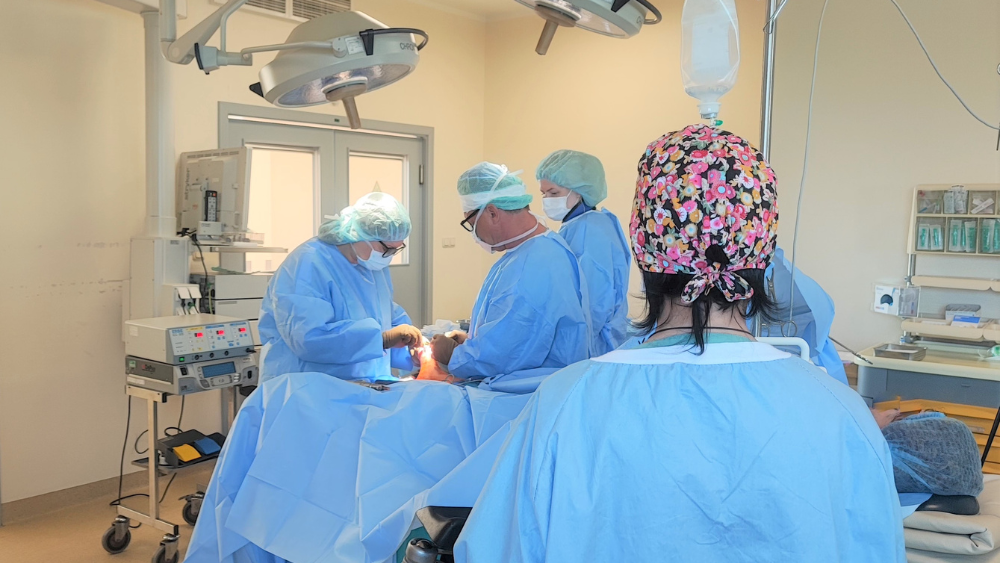 Kuldīgas slimnīcā veikta pēdas īkšķa un pleznas kaula locītavas endoprotezēšanas operācija