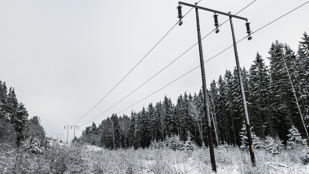 Saglabājoties augstai elektrības cenai, Rīgā varētu lemt par papildu taupības pasākumiem