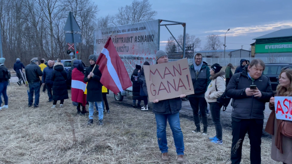 Pieprasa pārtraukt mangāna rūdas tranzītu caur Latvijas ostām uz Krieviju
