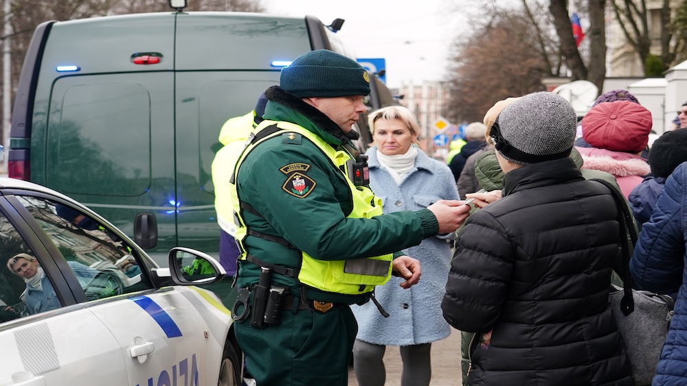Līdz pusdienlaikam Valsts policija un robežsargi pārbaudījuši 351 Krievijas prezidenta "vēlēšanu" dalībnieku