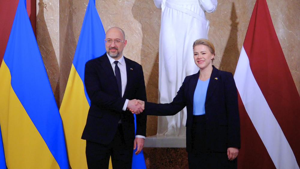 Ukrainas premjerministrs pateicas Latvijai par nelokāmo solidaritāti