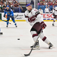 Latvijas hokejisti pasaules čempionātā uzvar Kazahstānu